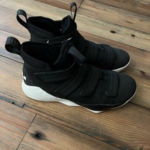 Lebron Soldier XI SFG Shoes